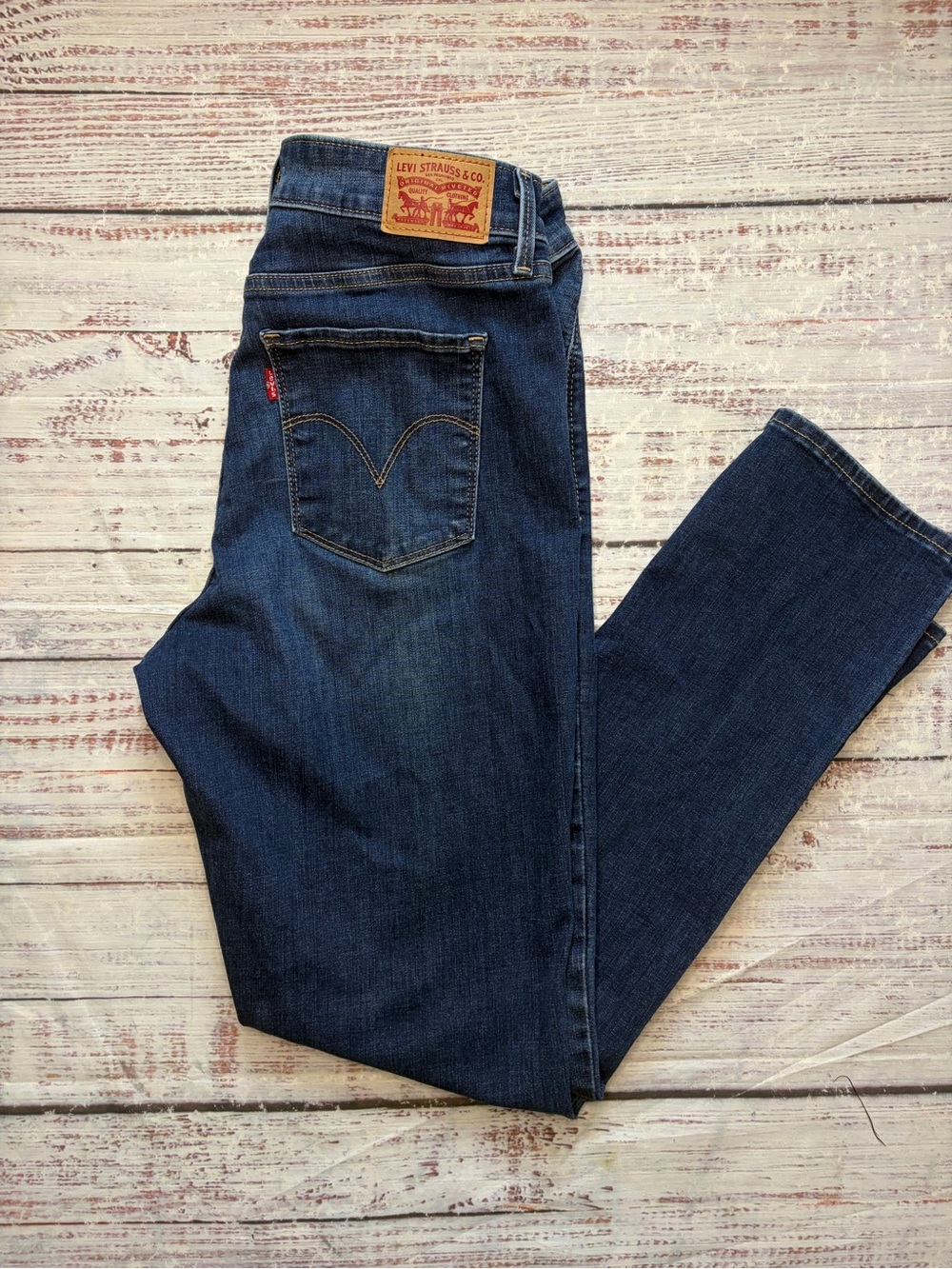 Levi's Women's Dark Blue Mid Rise Skinny